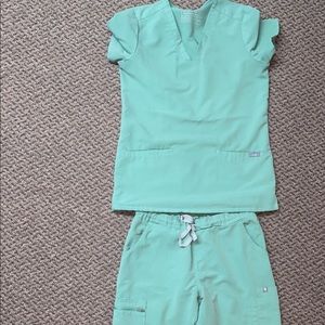 Figs xxs casma top and small yola scrub pants